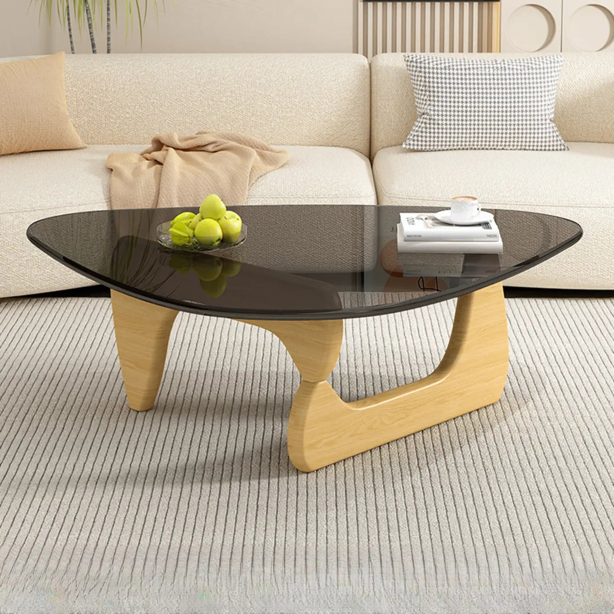 Driehoekige houten salontafel met glazen blad