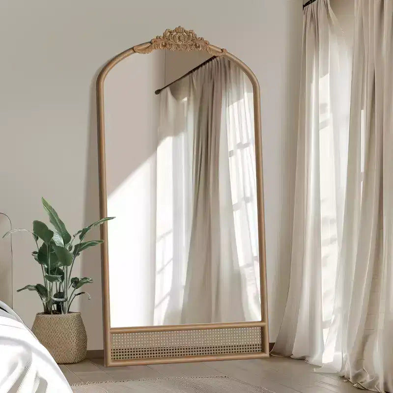 Miroir mural avec cadre en bois en forme d’arche classique sculptée et partie inférieure en rotin, marron, 37 in. W x 71 in. H
