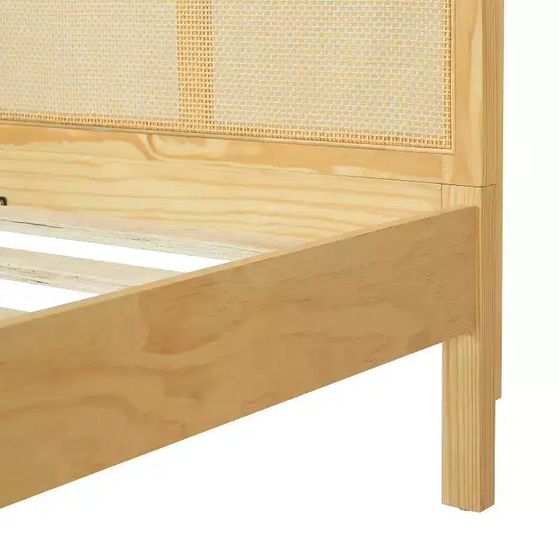 Christopher Knight Home Callahan modern boho houten bedframe met lattenbodem en rotan hoofdbord