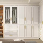 Famapy luxuriöser weißer modularer Kleiderschrank mit goldenen Beschlägen: Türen mit Paneelen und Design mit gemischten Türen – eleganter maßgefertigter Kleiderschrank für Schlafzimmer