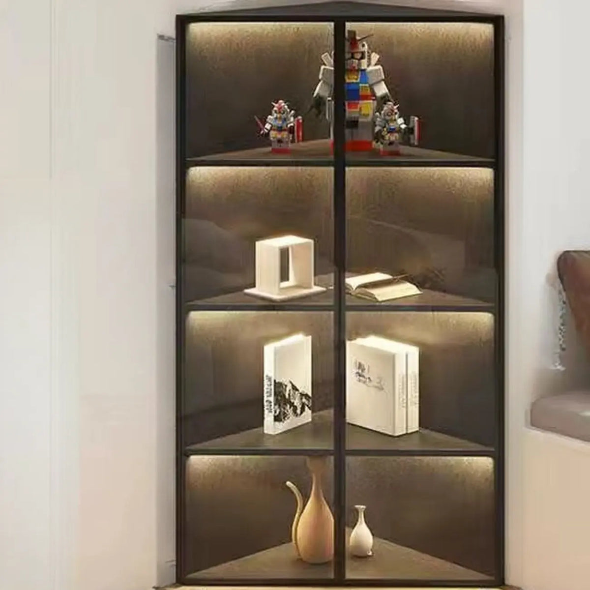 Moderner grauer Eckvitrinenschrank aus Metall und Holz mit Glastür