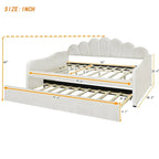 Gestoffeerd ligbed van volledige grootte met schelpvormige rugleuning en onderschuifbed