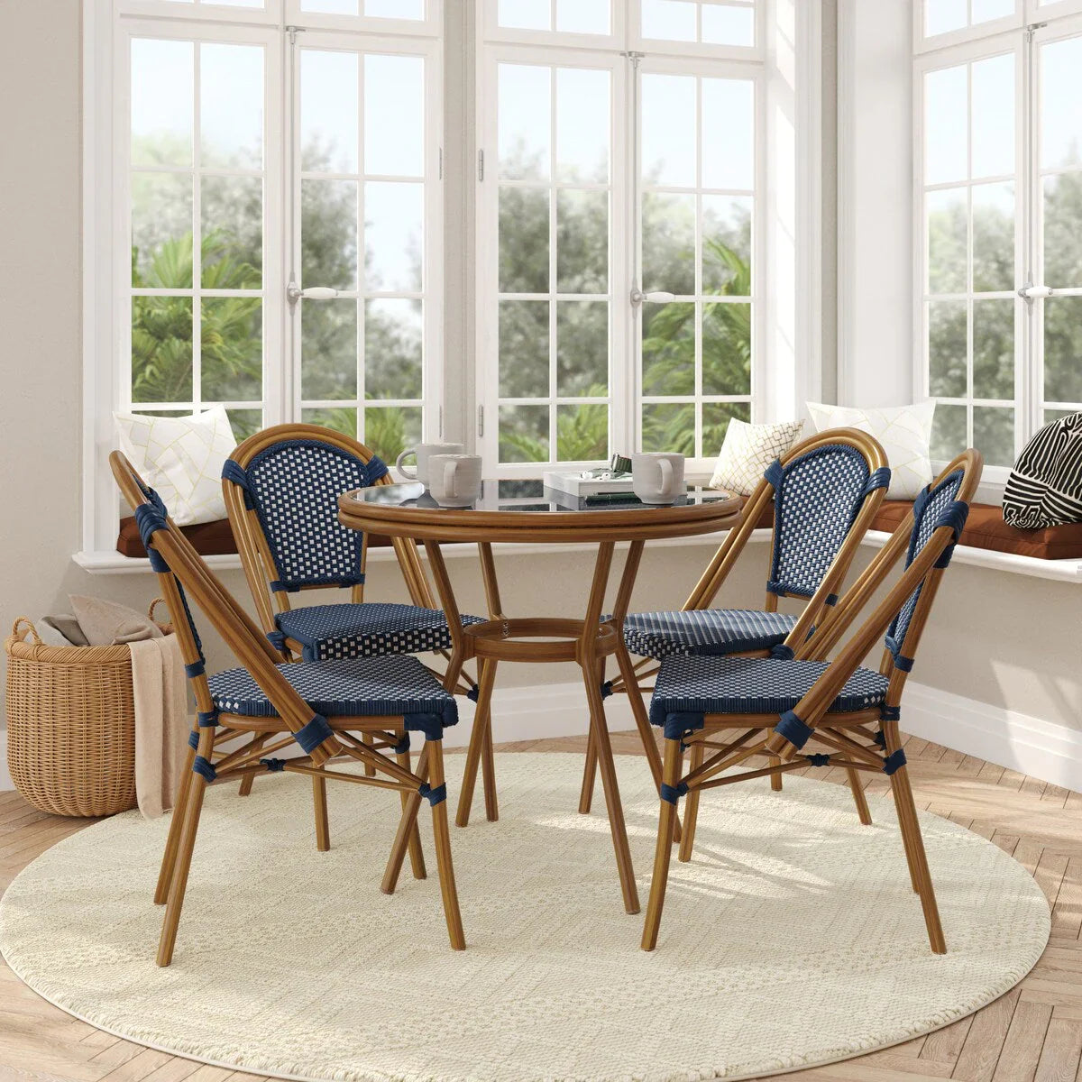 Ensemble bistro commercial intérieur/extérieur avec table et quatre chaises