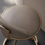 Tabouret de bar élégant en cuir beige avec structure métallique dorée