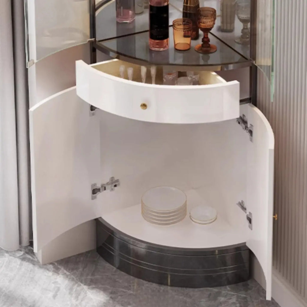 Eckschrank zur Aufbewahrung und Präsentation mit mehreren Ebenen aus Glas und Metall, Weinschrank