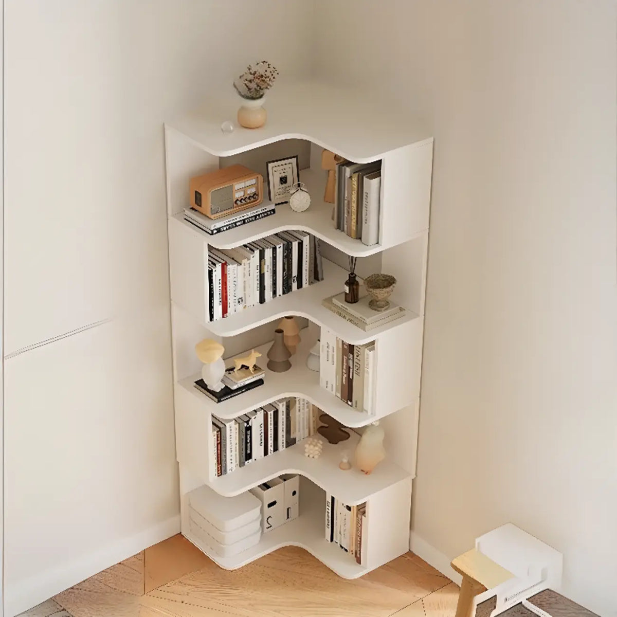 Eckbücherregal aus Holzwerkstoff mit 6 Ablagen