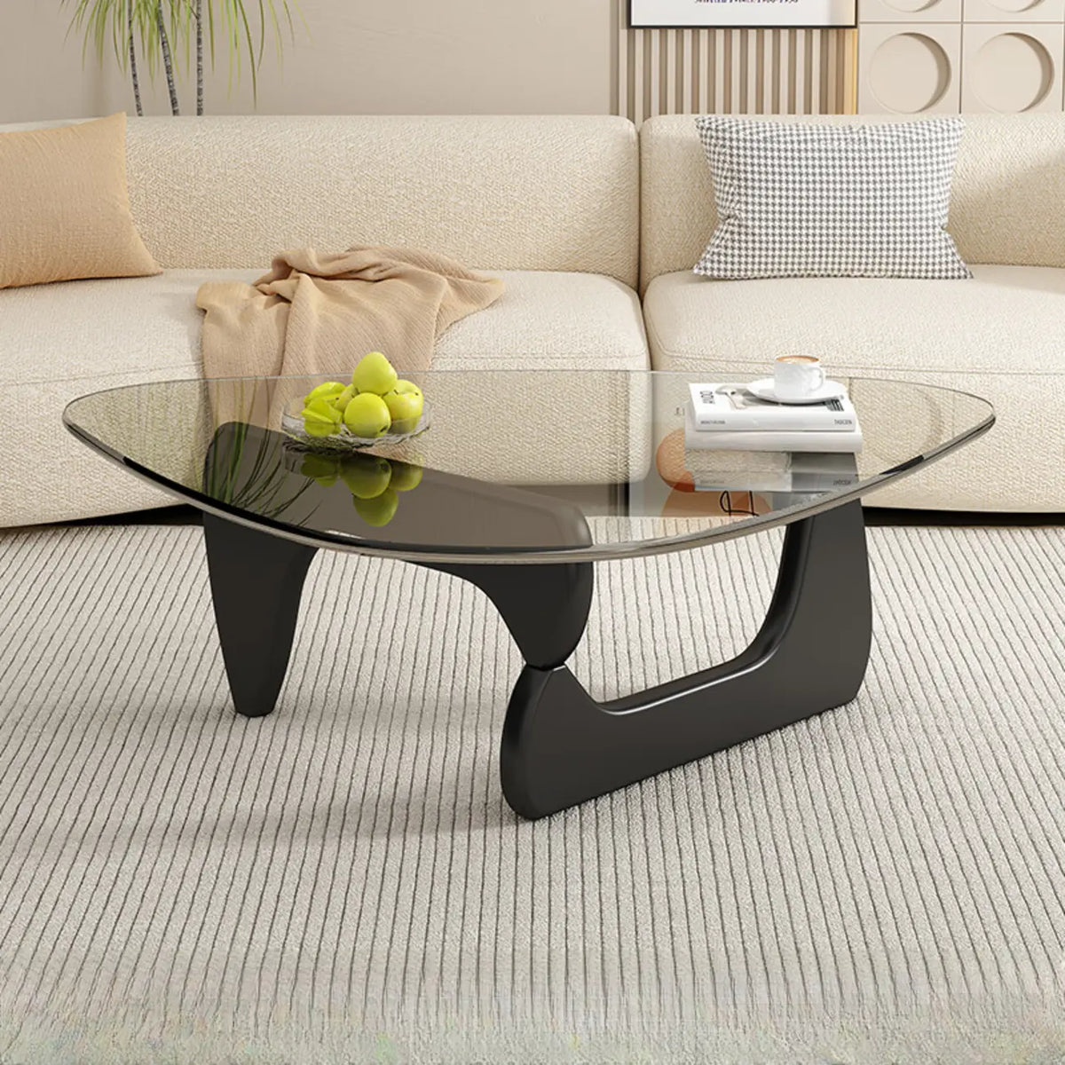 Driehoekige houten salontafel met glazen blad