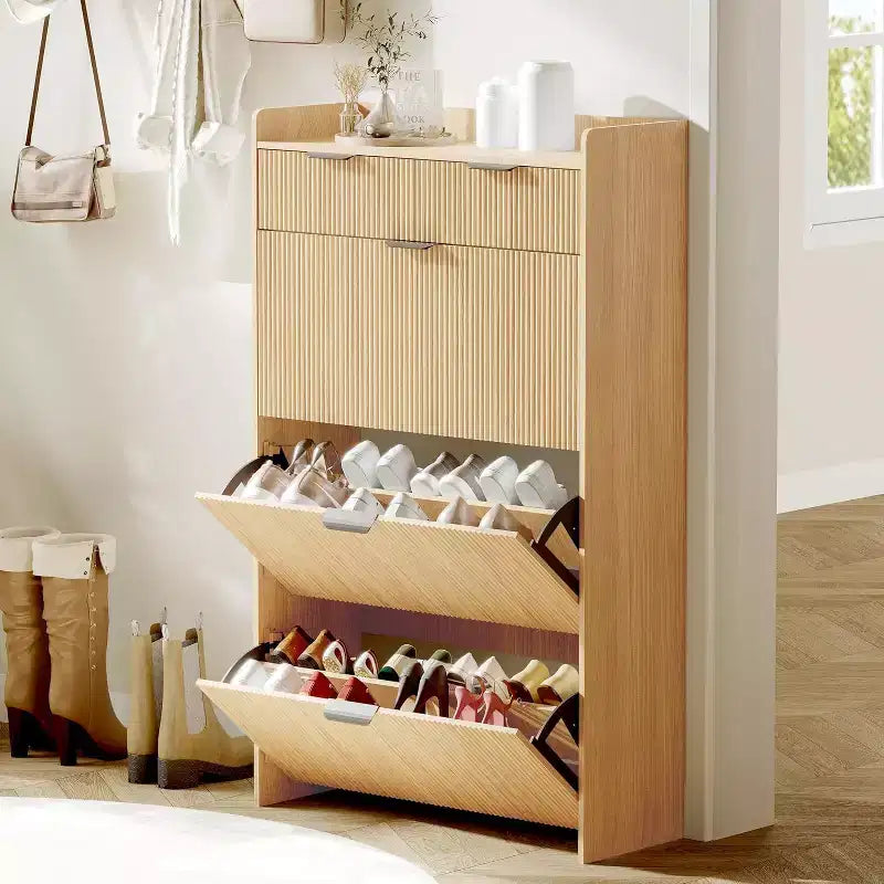 Meuble à chaussures moderne blanc avec 3 tiroirs basculants, 2 petits tiroirs et crochets, meuble de rangement à chaussures étroit à façade cannelée pour entrée