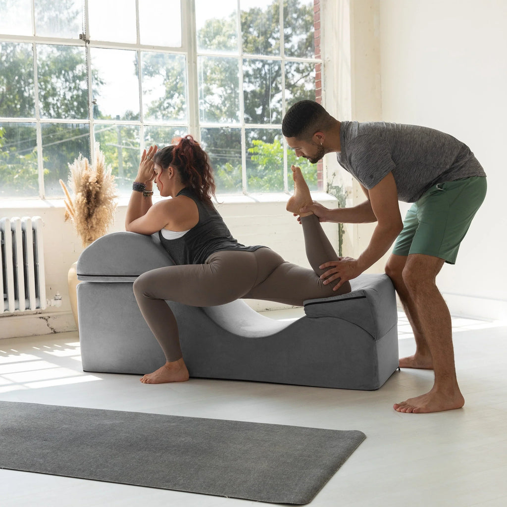 Avana Kami verstellbare Chaiselongue / Yoga und Massage – 2-in-1-Sitzhocker mit verborgenem ausklappbarem Yoga-Loungesessel, Mikrovelours – N/A