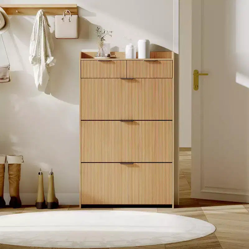 Meuble à chaussures moderne blanc avec 3 tiroirs basculants, 2 petits tiroirs et crochets, meuble de rangement à chaussures étroit à façade cannelée pour entrée