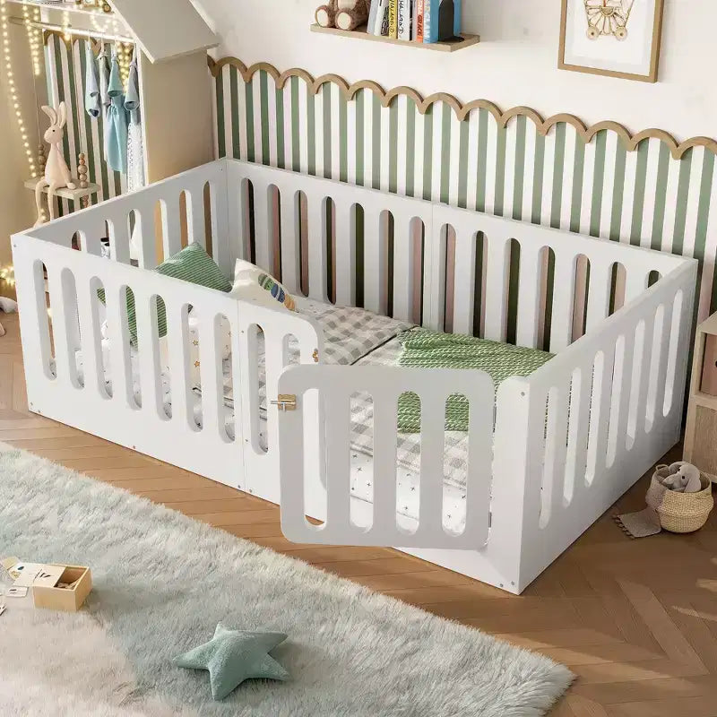 Weißes Montessori-Etagenbett in Einzelbettgröße mit Schutzgittern und Tür ??Massivholz, 1 Kind