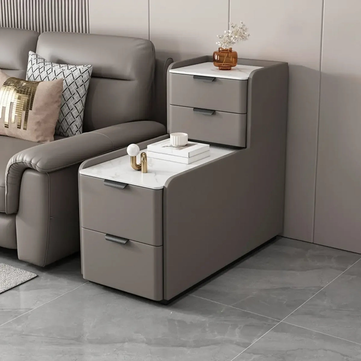 Hochseitentisch für Sofa in L-Form aus Holz mit 4 Schubladen und Steinplatte