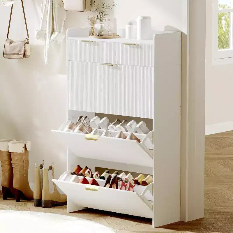 Meuble à chaussures moderne blanc avec 3 tiroirs basculants, 2 petits tiroirs et crochets, meuble de rangement à chaussures étroit à façade cannelée pour entrée
