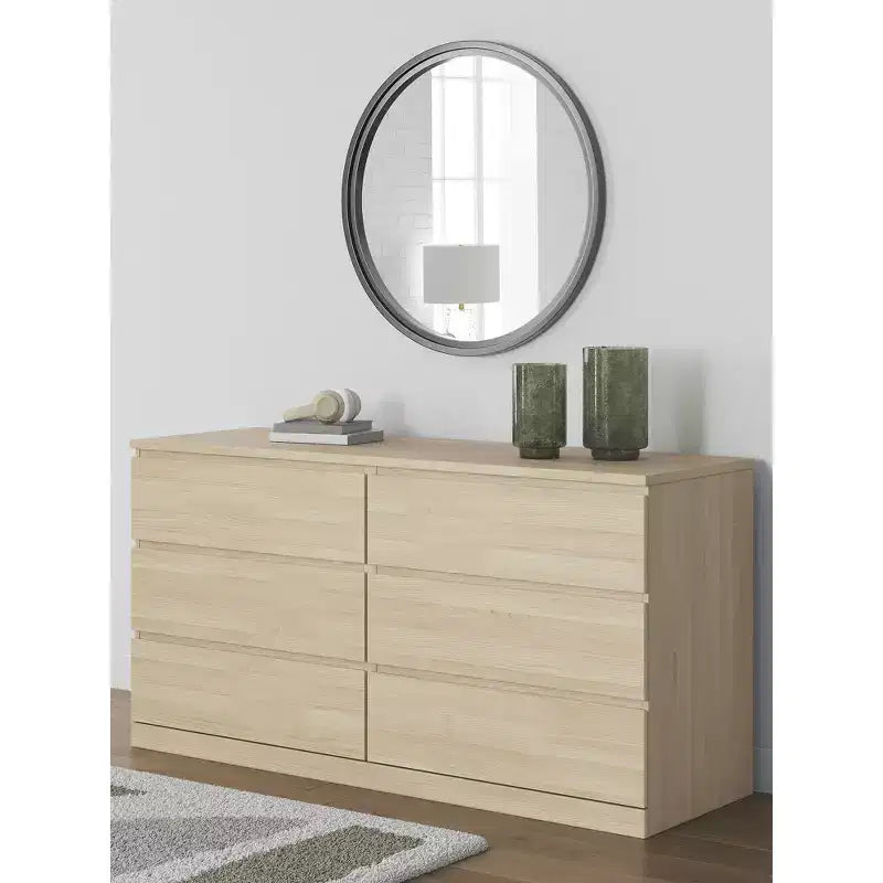 Signature Design by Ashley moderne Onita-ladekast met 6 laden, ladekast met natuurlijk bruine houtafwerking en ontwerp zonder beslag