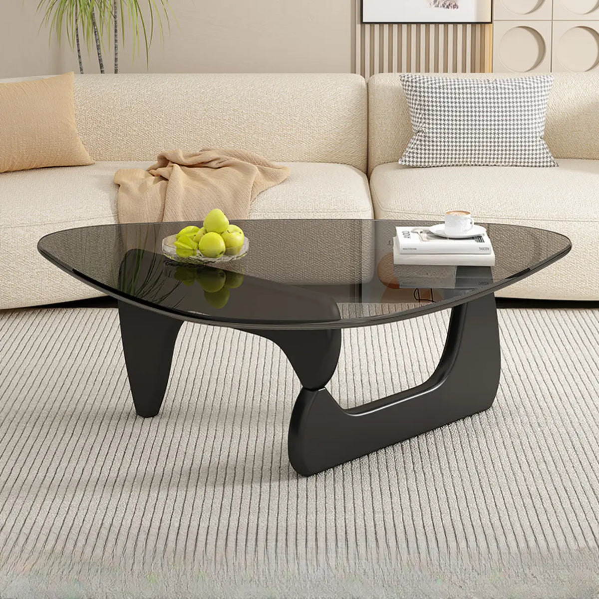 Driehoekige houten salontafel met glazen blad