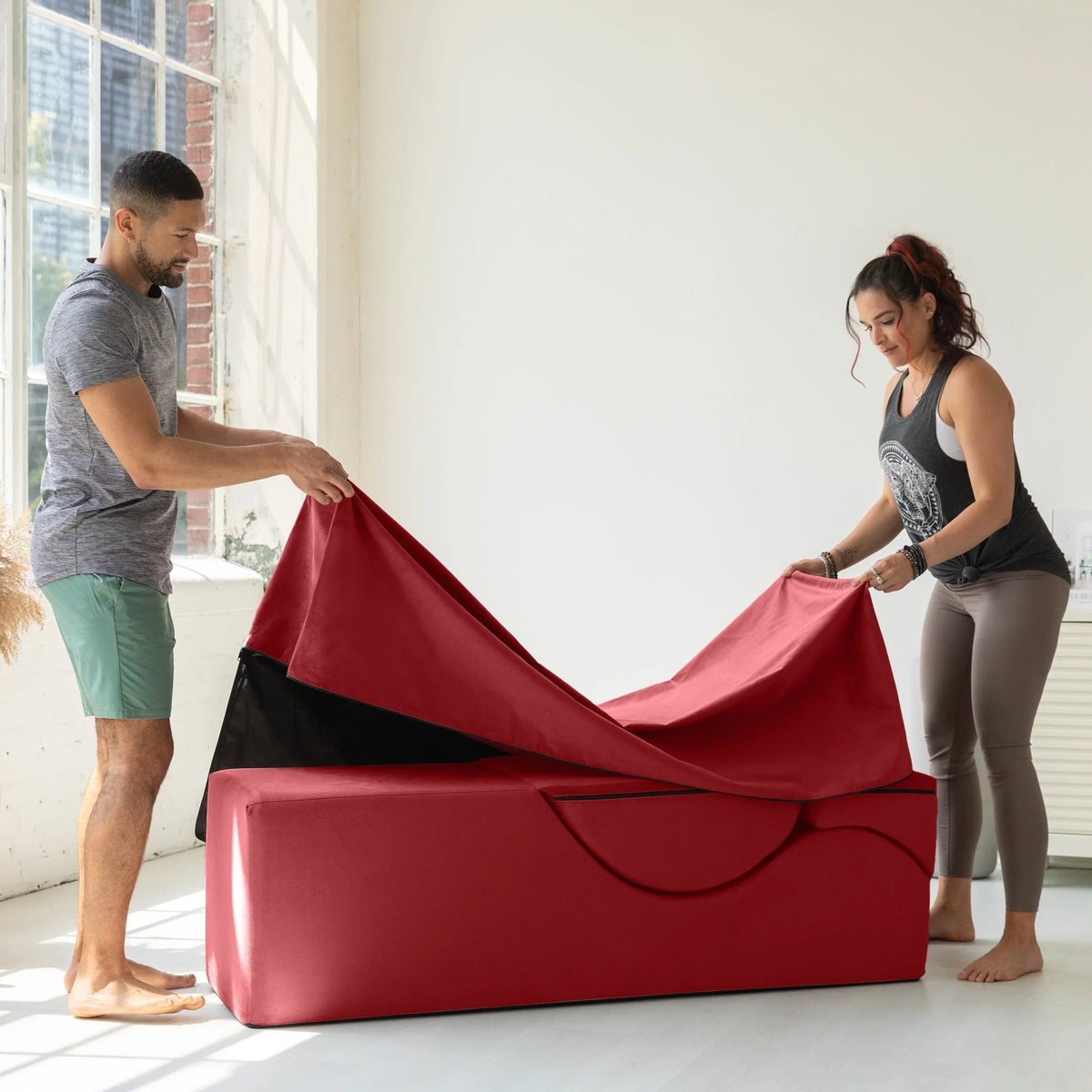Avana Kami verstellbare Chaiselongue / Yoga und Massage – 2-in-1-Sitzhocker mit verborgenem ausklappbarem Yoga-Loungesessel, Mikrovelours – N/A