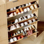 Meuble à chaussures moderne blanc avec 3 tiroirs basculants, 2 petits tiroirs et crochets, meuble de rangement à chaussures étroit à façade cannelée pour entrée