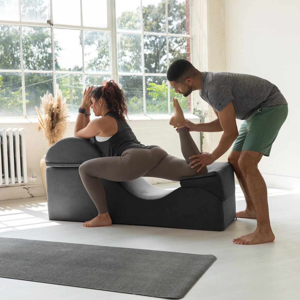 Avana Kami verstellbare Chaiselongue / Yoga und Massage – 2-in-1-Sitzhocker mit verborgenem ausklappbarem Yoga-Loungesessel, Mikrovelours – N/A