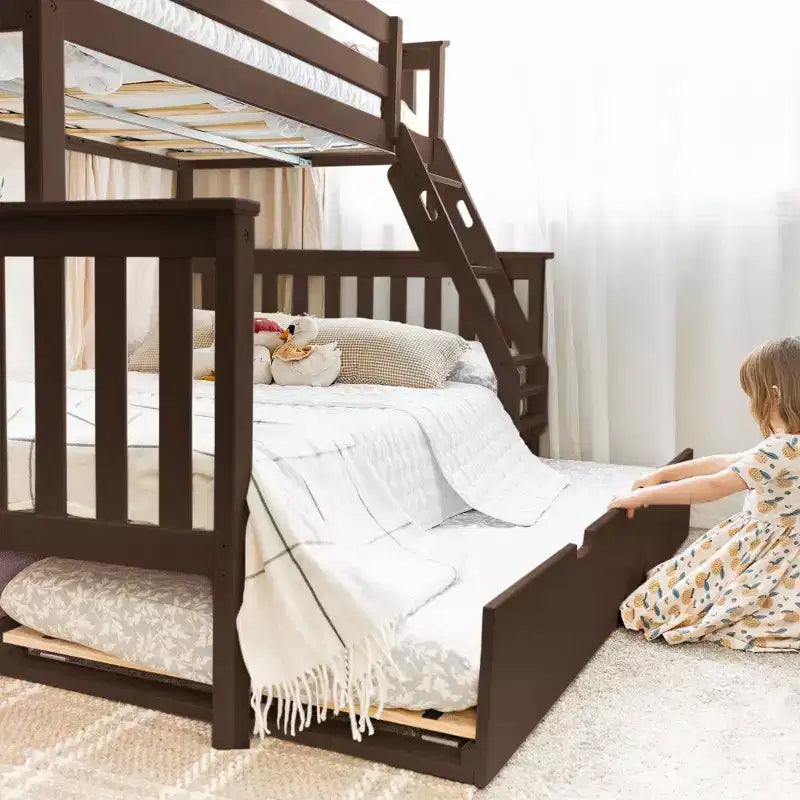 Max & Lily Etagenbett aus Massivholz, Einzelbett über Doppelbett mit ausziehbarem Stauraumbett und Leiter für Kinder
