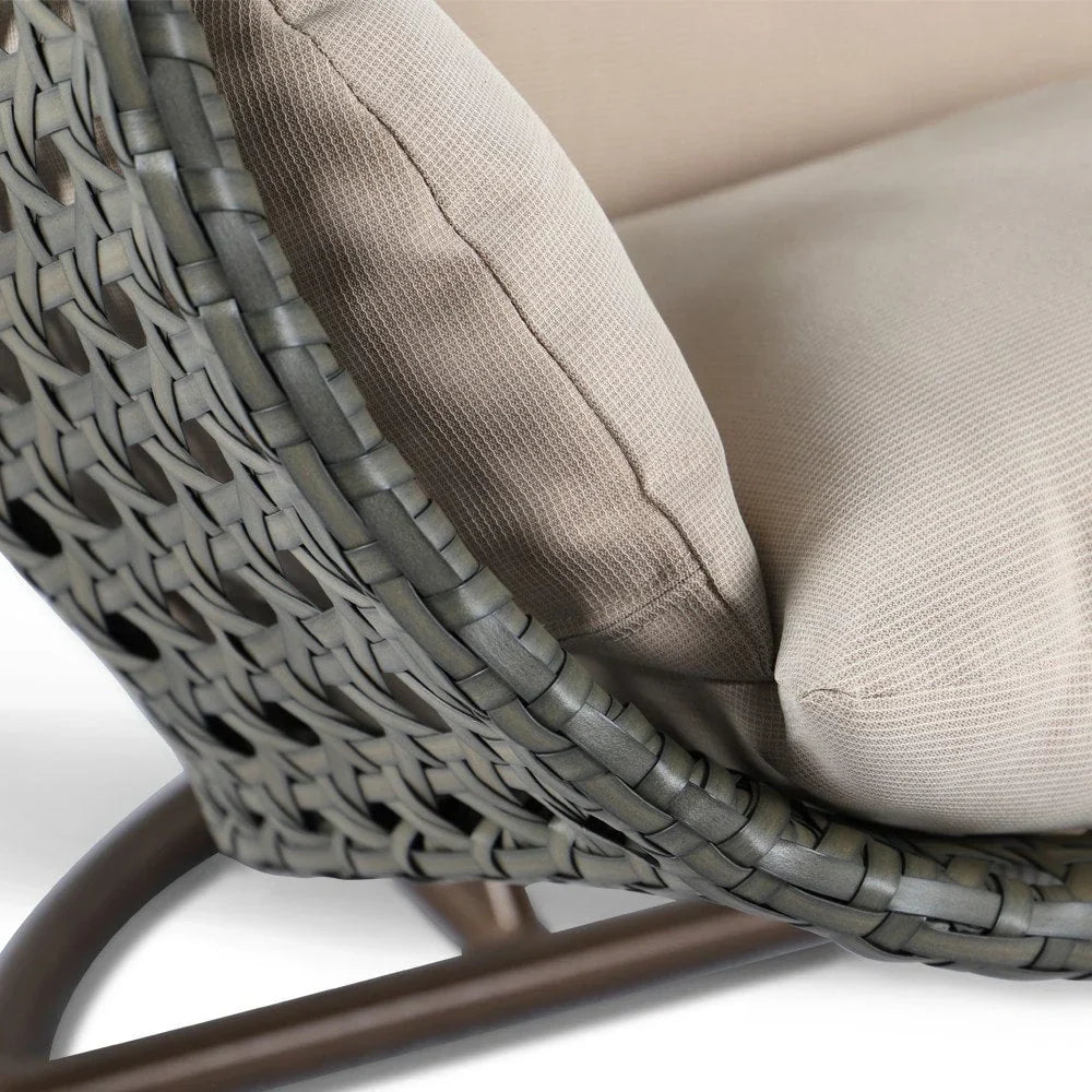 LeisureMod hangstoel in eivorm voor 2 personen met standaard - rieten schommelhangmat voor binnen en buiten, ligstoel voor terras met kussens