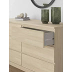 Signature Design by Ashley moderne Onita-ladekast met 6 laden, ladekast met natuurlijk bruine houtafwerking en ontwerp zonder beslag