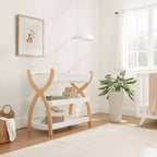 Table à langer Comfy Cubs pour bébé - construction robuste en bois, style intemporel avec deux étagères ouvertes pour les essentiels de bébé
