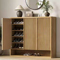 Meuble à chaussures avec porte à cannelures et étagères réglables pour l’entrée ou le salon