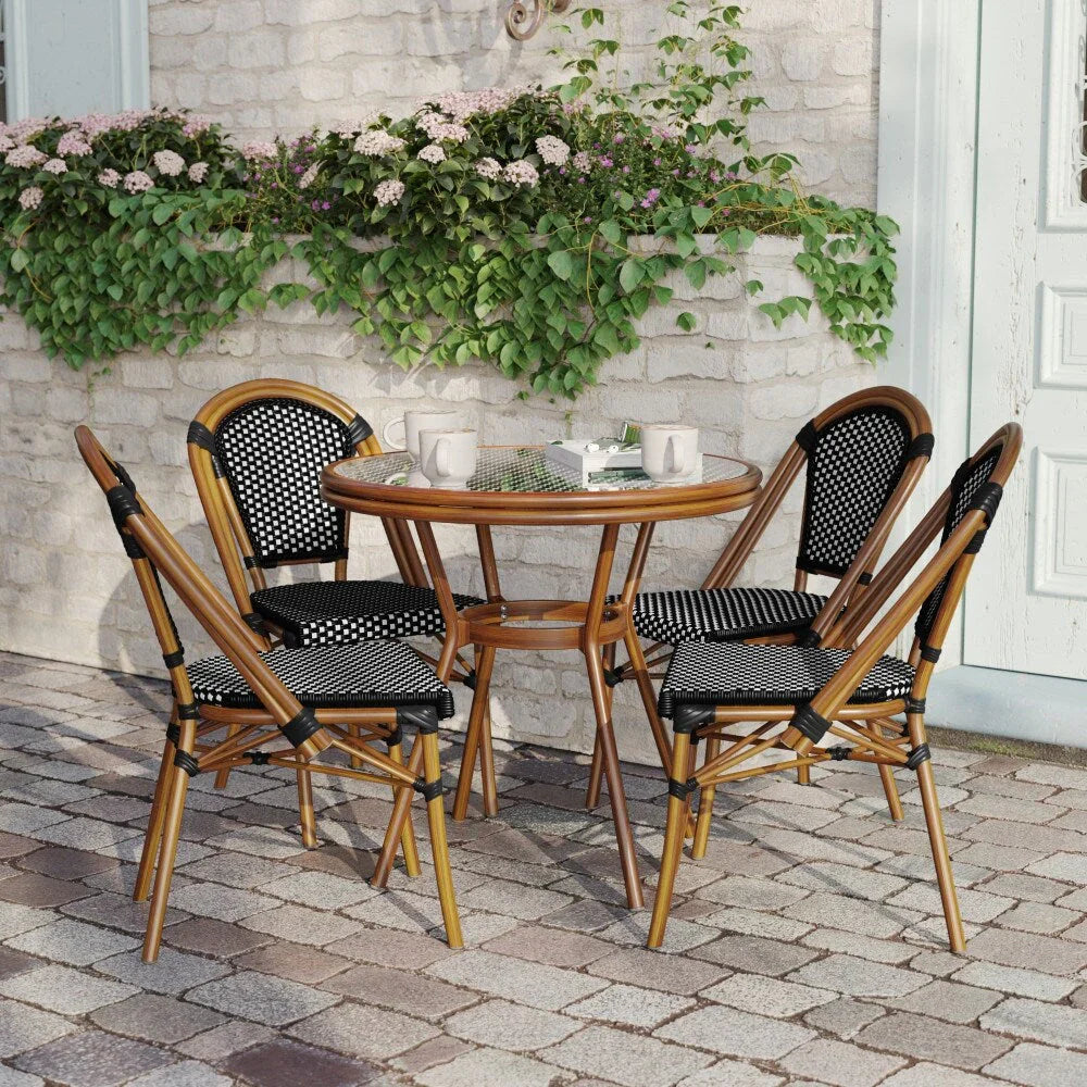 Ensemble bistro commercial intérieur/extérieur avec table et quatre chaises
