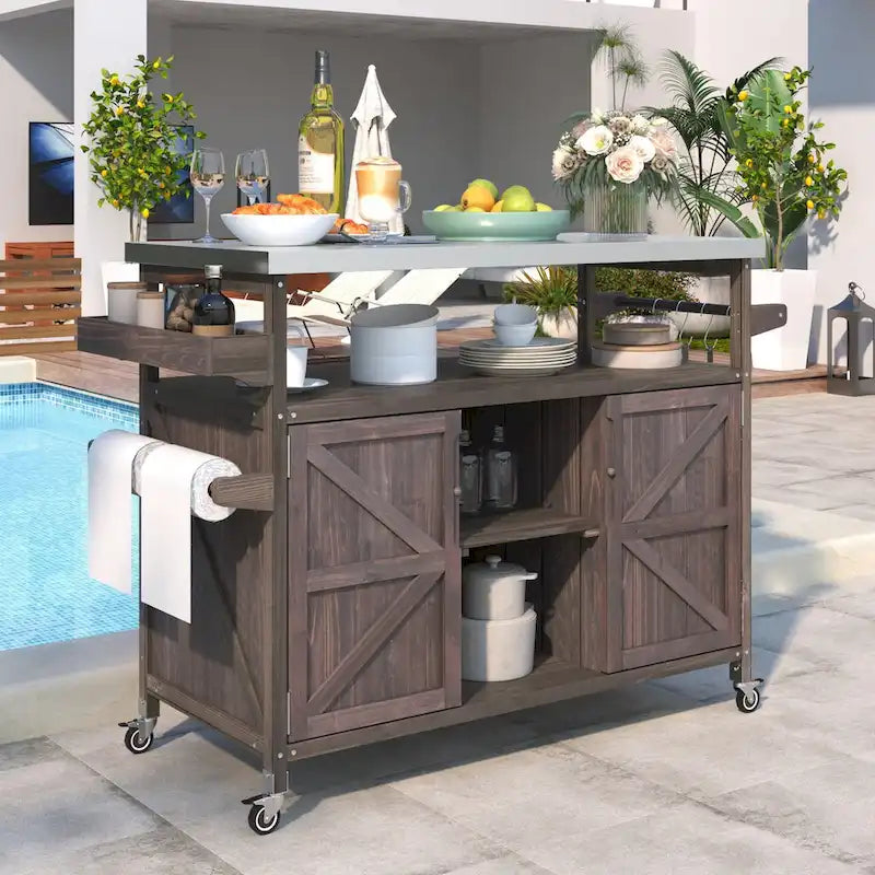 Outdoor-Kücheninsel, rollbarer Barwagen und Aufbewahrungsschrank, Grilltisch aus Massivholz mit Edelstahlplatte, Gewürzregal und Handtuchhalter