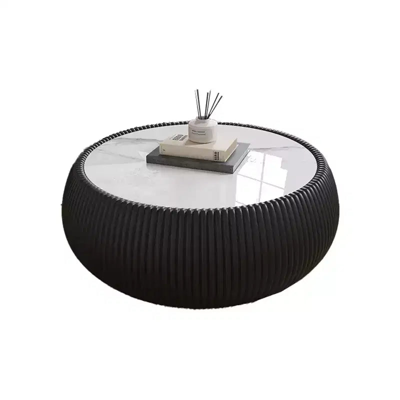 Table basse ronde moderne en forme de tambour Okak avec plateau en marbre et côtés en cuir, table centrale élégante pour le salon ou la chambre