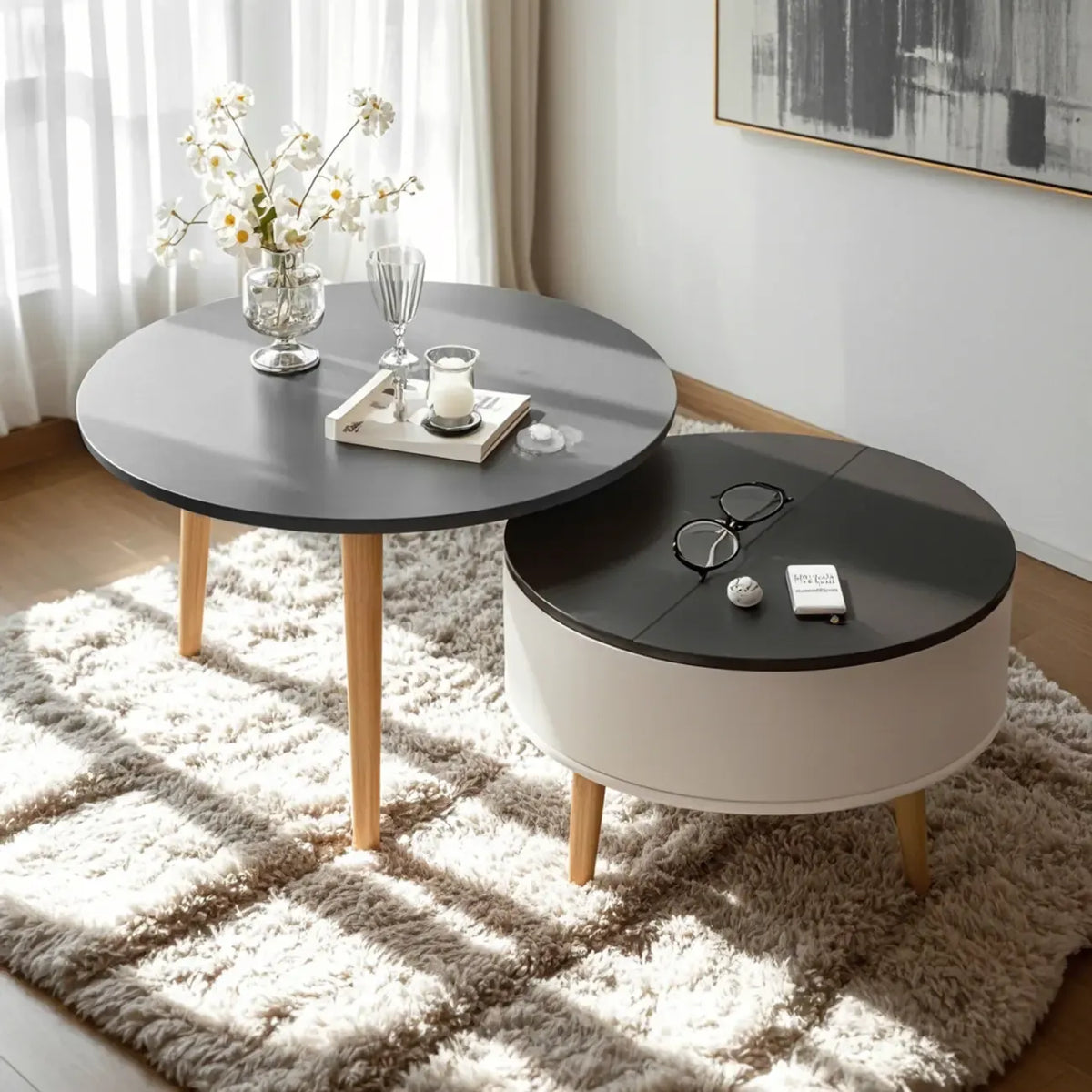 Moderner runder Couchtisch aus schwarzem und weißem Holz mit Stauraum