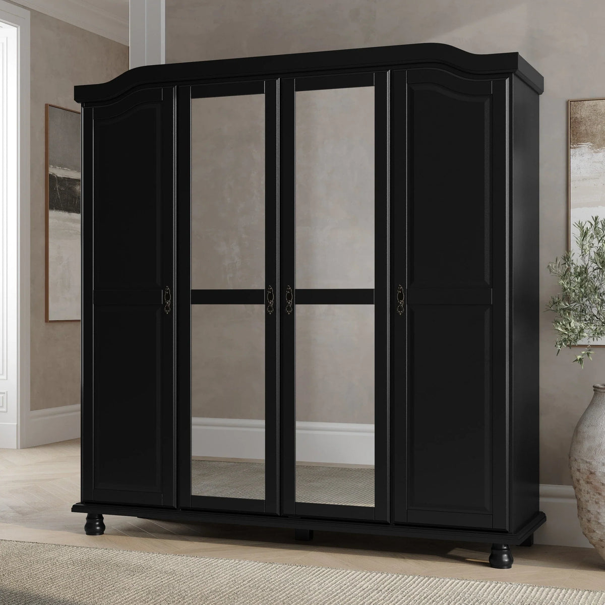 Palace Imports Kyle 4-türiger Kleiderschrank aus 100 % Massivholz mit Türen aus Massivholz oder Spiegelglas