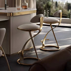 Tabouret de bar élégant en cuir beige avec structure métallique dorée