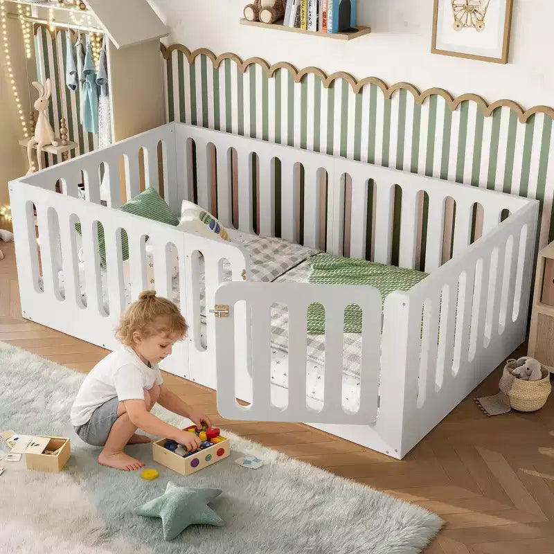 Weißes Montessori-Etagenbett in Einzelbettgröße mit Schutzgittern und Tür ??Massivholz, 1 Kind