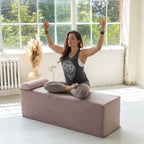 Avana Kami verstellbare Chaiselongue / Yoga und Massage – 2-in-1-Sitzhocker mit verborgenem ausklappbarem Yoga-Loungesessel, Mikrovelours – N/A