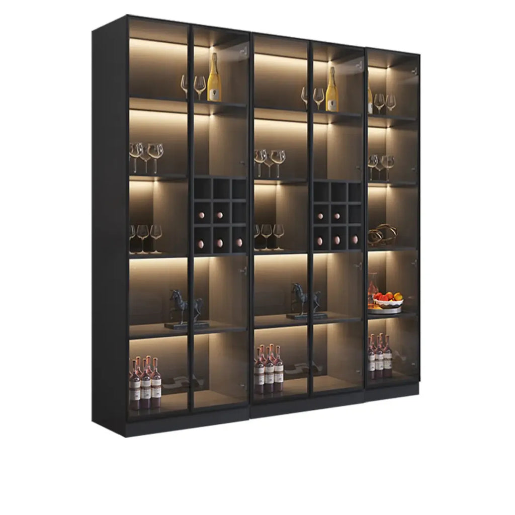 Minimalistische zwarte houten wijnkast met glazen deur