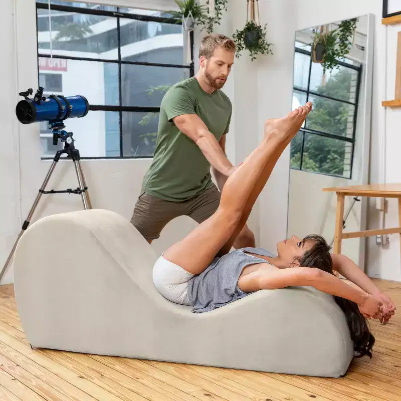 Avana elegante chaise longue voor yoga - Gemaakt in de VS - Ideaal voor stretchen, ontspanning, sporten en meer, 60D x 18W x 26H inch, lichtgrijs
