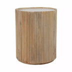 Decoratieve geribbelde houten bijzettafel met marmeren blad en opbergruimte - kleine woondecoratietafel voor slaapkamer of woonkamer