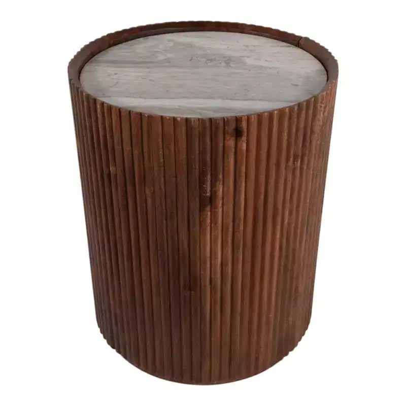 Decoratieve geribbelde houten bijzettafel met marmeren blad en opbergruimte - kleine woondecoratietafel voor slaapkamer of woonkamer