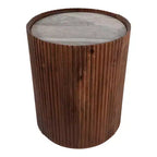 Decoratieve geribbelde houten bijzettafel met marmeren blad en opbergruimte - kleine woondecoratietafel voor slaapkamer of woonkamer