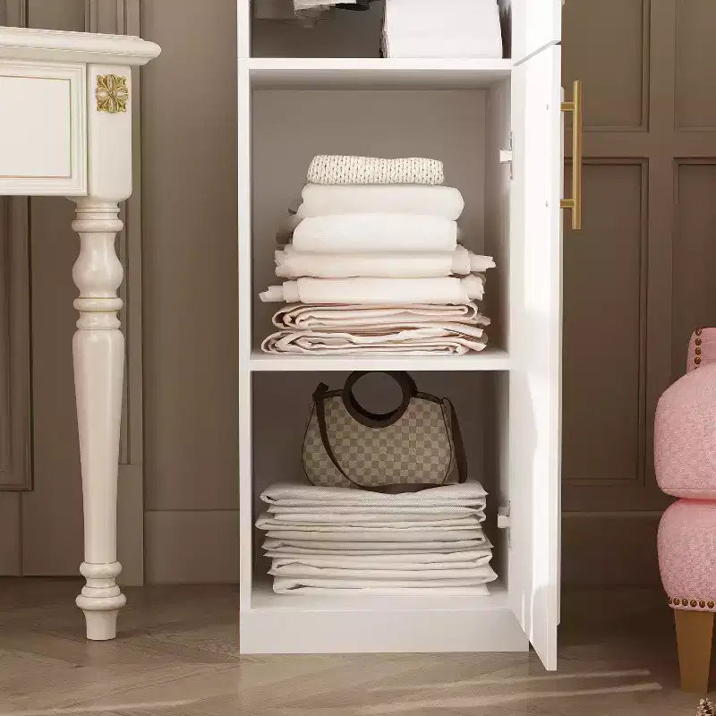 Famapy luxuriöser weißer modularer Kleiderschrank mit goldenen Beschlägen: Türen mit Paneelen und Design mit gemischten Türen – eleganter maßgefertigter Kleiderschrank für Schlafzimmer