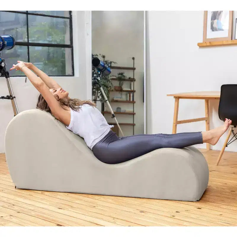 Avana elegante chaise longue voor yoga - Gemaakt in de VS - Ideaal voor stretchen, ontspanning, sporten en meer, 60D x 18W x 26H inch, lichtgrijs