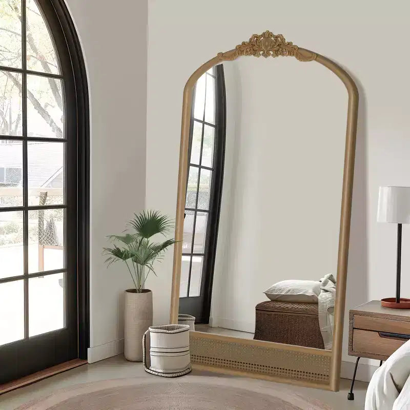 Miroir mural avec cadre en bois en forme d’arche classique sculptée et partie inférieure en rotin, marron, 37 in. W x 71 in. H