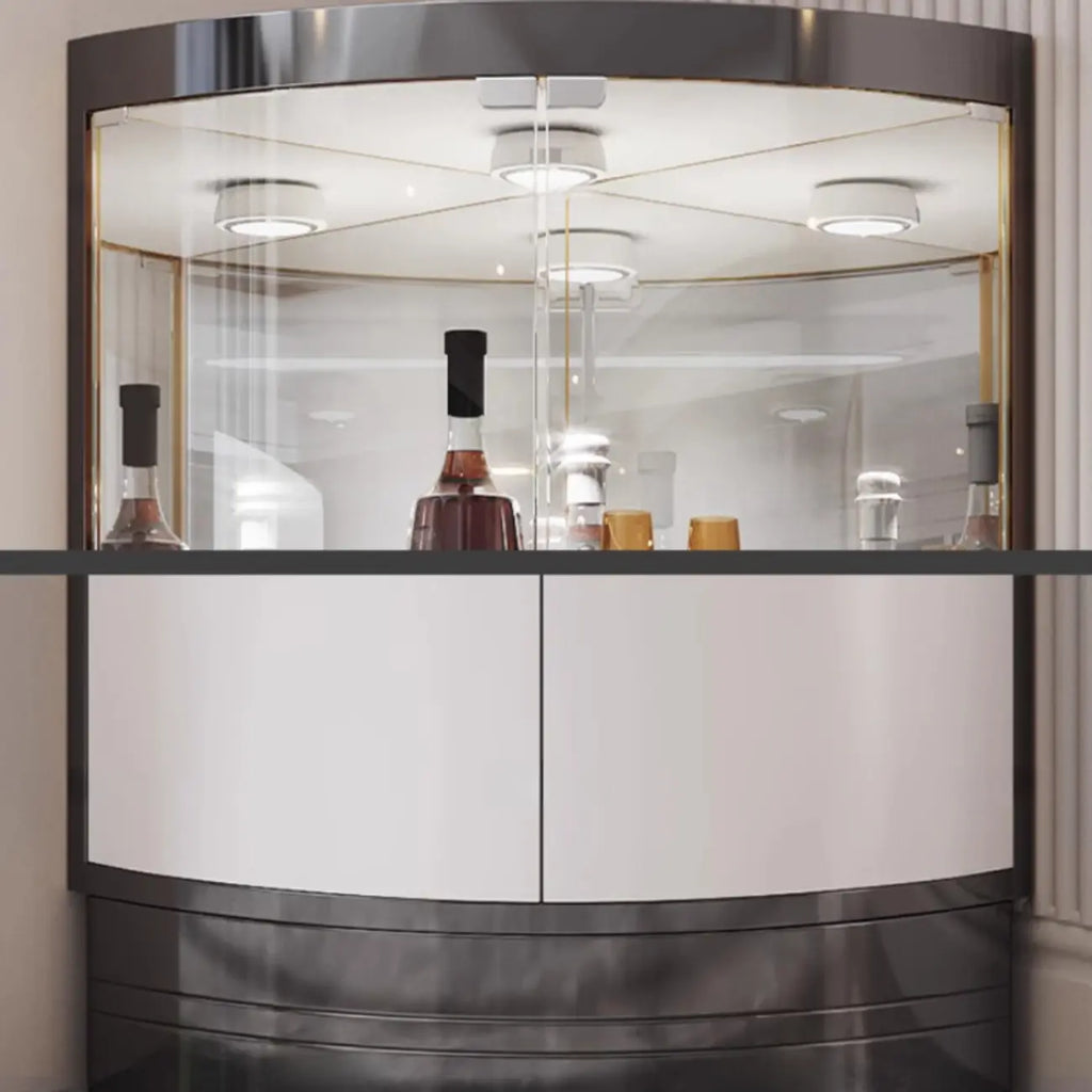 Eckschrank zur Aufbewahrung und Präsentation mit mehreren Ebenen aus Glas und Metall, Weinschrank