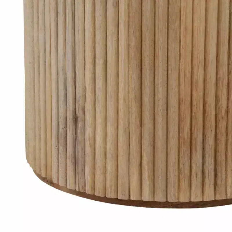 Decoratieve geribbelde houten bijzettafel met marmeren blad en opbergruimte - kleine woondecoratietafel voor slaapkamer of woonkamer
