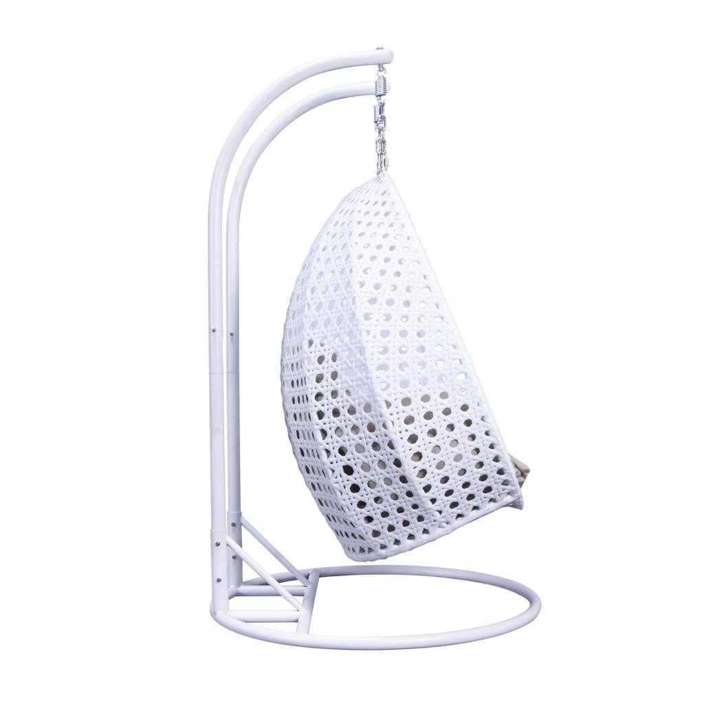 LeisureMod hangstoel in eivorm voor 2 personen met standaard - rieten schommelhangmat voor binnen en buiten, ligstoel voor terras met kussens