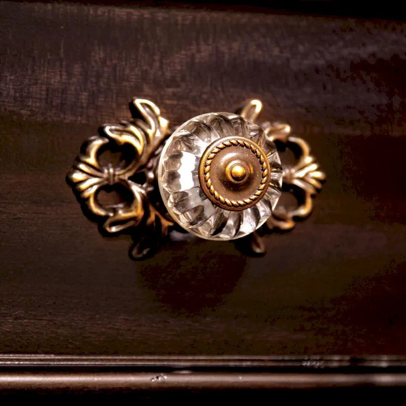 Ensemble traditionnel Vame de 2 pièces comprenant une commode à 9 tiroirs et un miroir, par Furniture of America