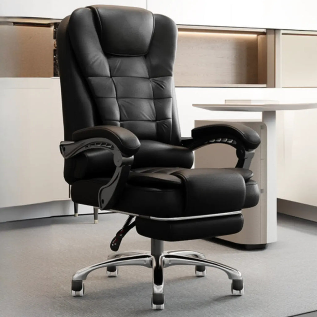 Ergonomischer schwarzer Drehbürostuhl aus Leder mit Fußstütze