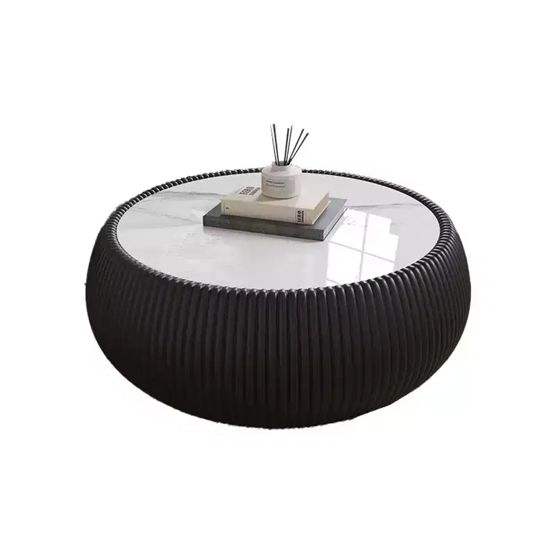Table basse ronde moderne en forme de tambour Okak avec plateau en marbre et côtés en cuir, table centrale élégante pour le salon ou la chambre