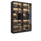 Minimalistische zwarte houten wijnkast met glazen deur